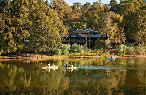 Burekup Resort | Escape to Evedon Lakeside Retreat: Family-Friendly Getaway