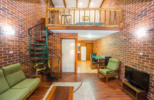 Burekup Cabin | Serene Evedon Park Bush Retreat with Lake Views & Dining