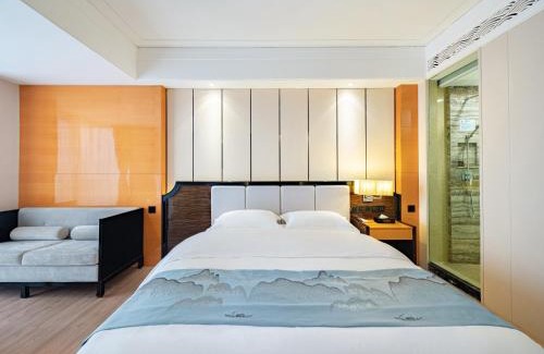 Chengdu City Centre Hotel | Discover Evening Breeze Hotel: Family-Friendly with Breakfast