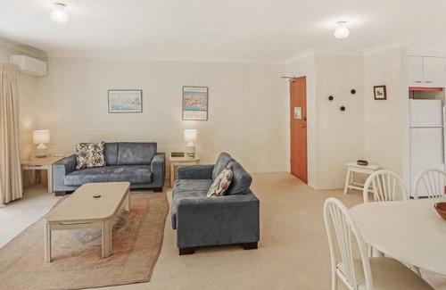 Avoca Beach Apartment | Ocean View Retreat: Guest Rated 10/10 with Breakfast Included