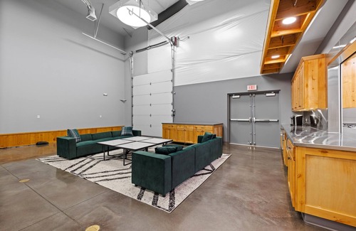 South Richland Cabin | Versatile Event Center for Rent with Breakfast Included