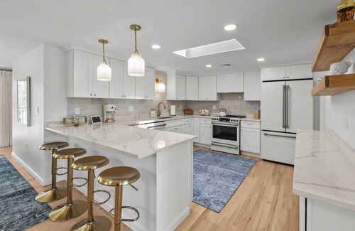 Portsmouth House | Eventide: Renovated 5 Bedroom, 3 Baths on Aquidneck Island