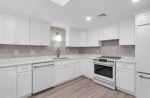 Portsmouth House | Eventide: Renovated 5 Bedroom, 3 Baths on Aquidneck Island