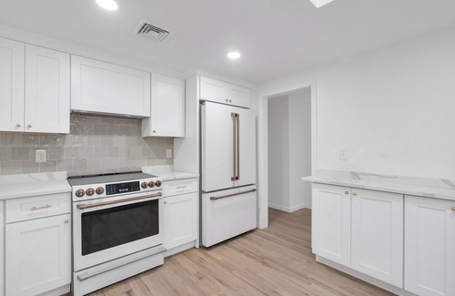 Portsmouth House | Eventide: Renovated 5 Bedroom, 3 Baths on Aquidneck Island
