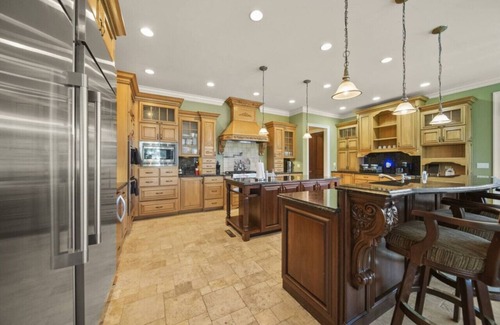 Morris House | Inviting Mansion with Pools & Lakeview for Memorable Events