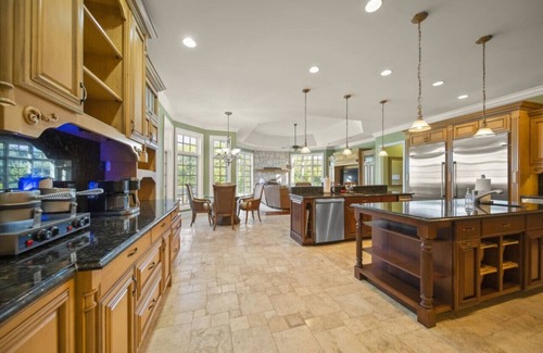Morris House | Inviting Mansion with Pools & Lakeview for Memorable Events