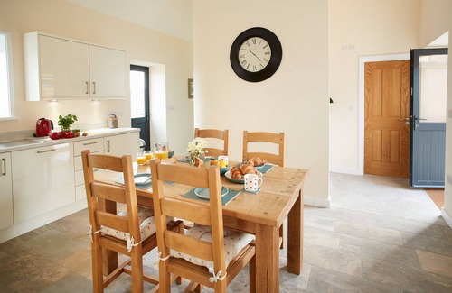 Eaton Mascott Cottage | Evenwood Byre: Ideal Retreat for 4 with Family-Friendly Perks