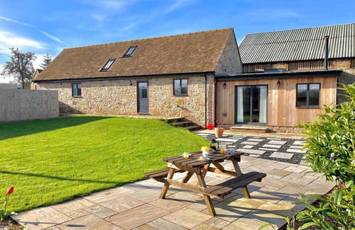 Eaton Mascott Cottage | Evenwood Byre: Ideal Retreat for 4 with Family-Friendly Perks