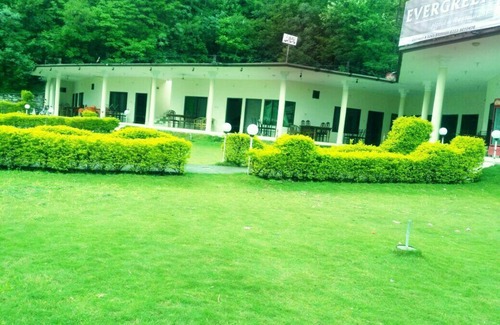 Balakot Hotel | Discover Ever Green Hotel & Restaurant: Family-Friendly Stay