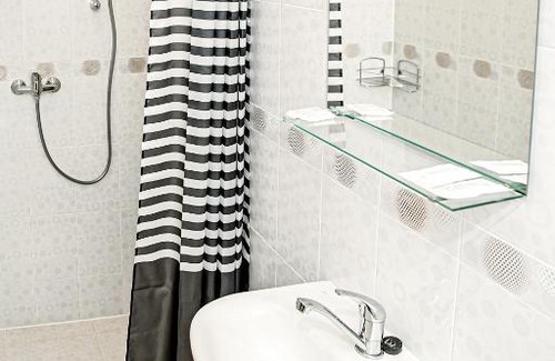 Rokiskis House | Cozy Everena Guest House with Breakfast & Family Amenities