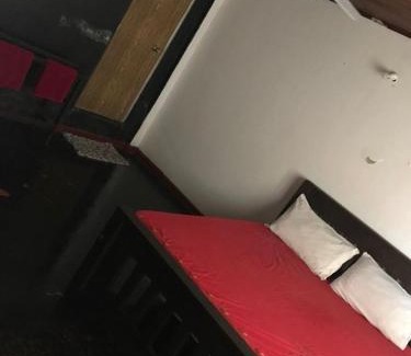 Piliyandala House | Pet-Friendly Everest Rooms for Families and Budget Travelers