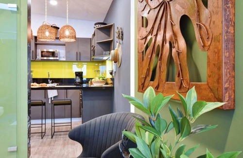 Laureles - Estadio Apartment | Relaxing Evergreen 203 Studio in Tropical Jungle Oasis