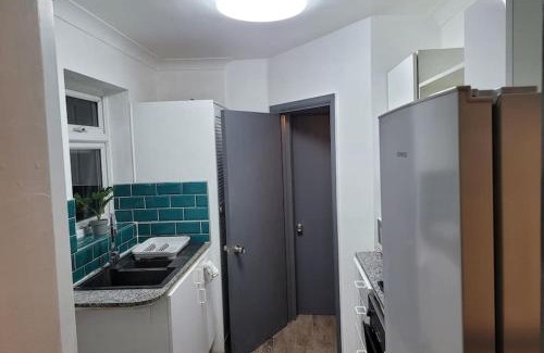 Havering Apartment | Family-Friendly Evergreen 2-Bedroom with Top Guest Rating