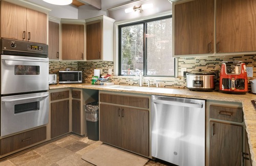 Evergreen Estates Cabin | Evergreen Cabin: Relax with Hot Tub & Game Room Fun