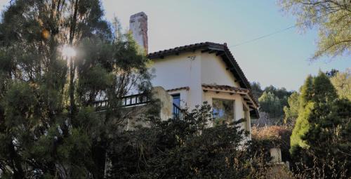 La Cumbre Bed & Breakfast | Inviting Evergreen: Top-Rated Hotel with Pool & Kitchen