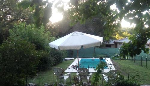 La Cumbre Bed & Breakfast | Inviting Evergreen: Top-Rated Hotel with Pool & Kitchen