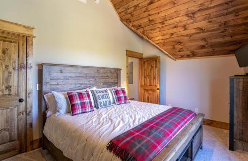 Elk Park House | Experience Evergreen at Eagles Nest - Pet & Child Friendly Stay