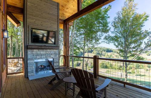 Elk Park House | Experience Evergreen at Eagles Nest - Pet & Child Friendly Stay