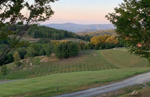 Elk Park House | Experience Evergreen at Eagles Nest - Pet & Child Friendly Stay