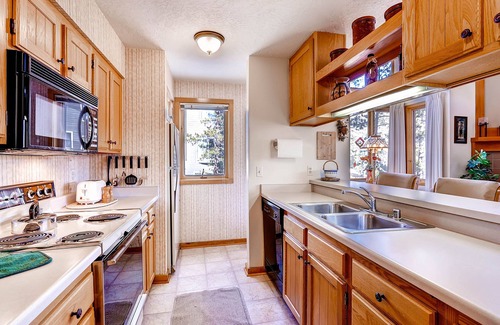 Keystone Hotel | Inviting Evergreen Condominiums with Pool & Spa Amenities