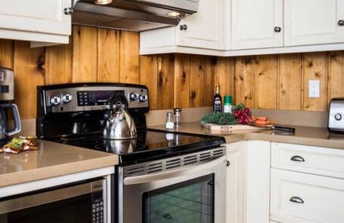 Bowen Island House | Cozy Evergreen Cottage: Oceanview with Fantastic Patio