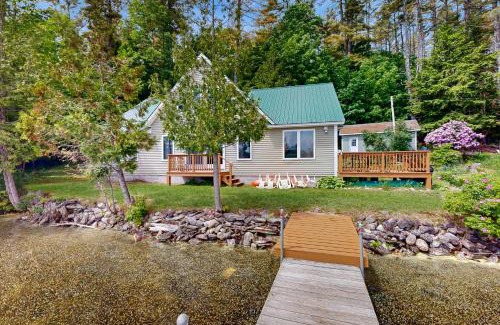 Norway House | Discover Evergreen Cottage: Family-Friendly Retreat Awaits