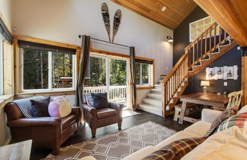 Lilliwaup House | Relax at Evergreen Grove: Pet-Friendly Retreat with Hot Tub