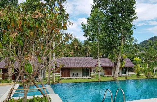 Ko Chang Resort | Oceanfront Comfort at Evergreen Koh Chang Resort - 9.3/10