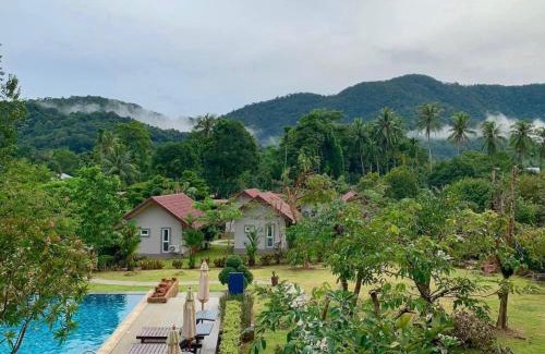 Ko Chang Resort | Oceanfront Comfort at Evergreen Koh Chang Resort - 9.3/10