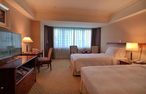 Xitun District Hotel | Elegant Evergreen Laurel Hotel in Taichung with Pool Access