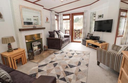 Morpeth House | Discover Evergreen Lodge: Pet-Friendly Retreat with Pool