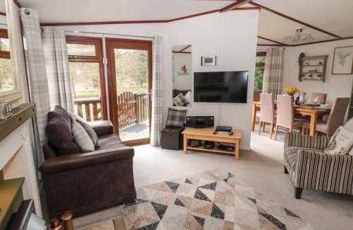 Morpeth House | Discover Evergreen Lodge: Pet-Friendly Retreat with Pool