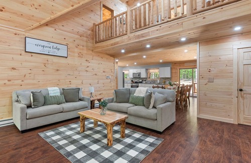West Oneonta Cabin | Evergreen Lodge Lakefront: Relax by the Water with Kayaks