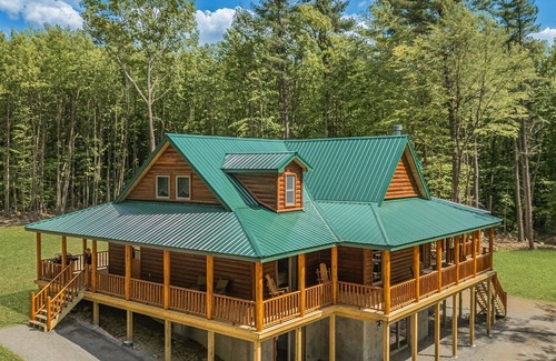 West Oneonta Cabin | Evergreen Lodge Lakefront: Relax by the Water with Kayaks