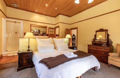 Stellenbosch Central House | Relax at Evergreen Manor and Spa with Oceanfront Views