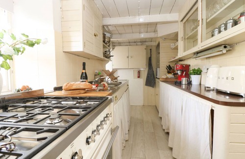 Saint Erth Praze Cottage | Evergreen Cottage: Pet-Friendly Retreat by Rinsey Cove