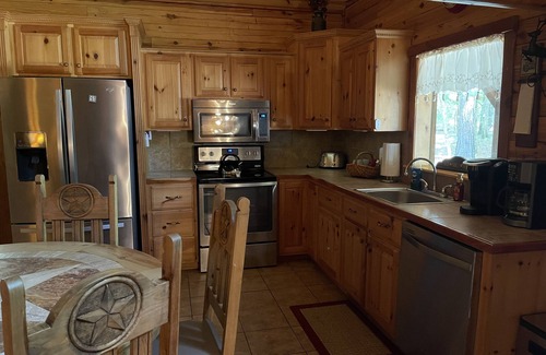 Broken Bow Cabin | Guest Rated 10/10: Evergreen Place Cabin with Pool & Pets