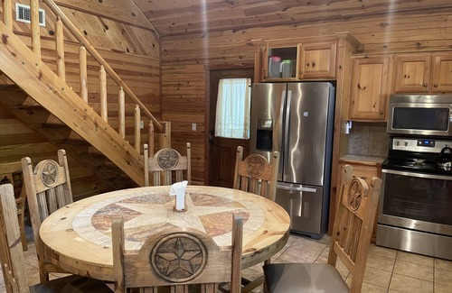Broken Bow Cabin | Guest Rated 10/10: Evergreen Place Cabin with Pool & Pets
