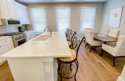 Tobin Hill House | Family-Friendly Evergreen Retreat with 9.7/10 Guest Rating