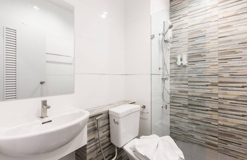 Ban Pa Yang Hotel | Accessible Evergreen Suite Hotel with Breakfast & Kitchen
