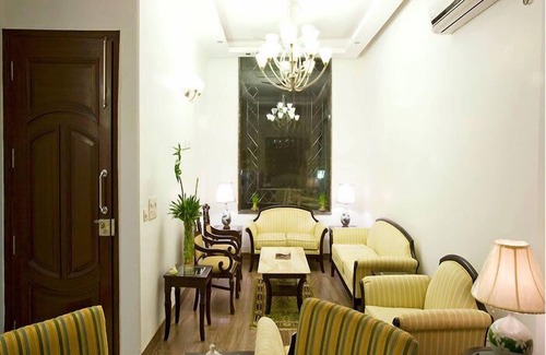 Defence Colony House | Discover Evergreen Suites Defence Colony with Spa & Breakfast