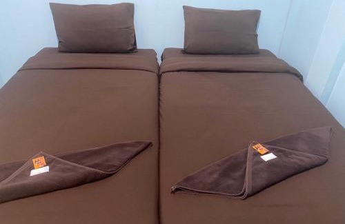 Khlong Sok Bed & Breakfast | Budget-Friendly Evergreen Guest House with Family Amenities