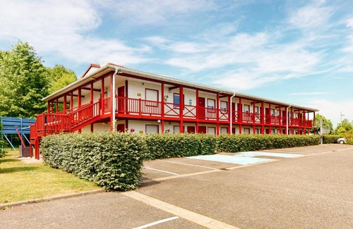 Ibos Hotel | Pet-Friendly Everhotel de Tarbes-Ibos with Pool Access