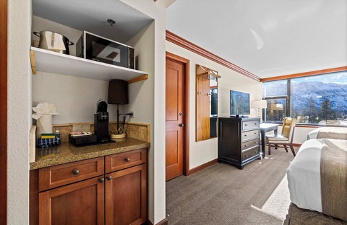 Olympic Valley Resort | Discover Everline Resort & Spa with Valley View Amenities