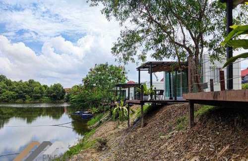 Miri Other | Serene Evernent Lakeside Hideout with 8/10 Review Score