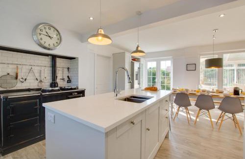 Mundesley House | Family-Friendly Stay at Everton House Awaits You