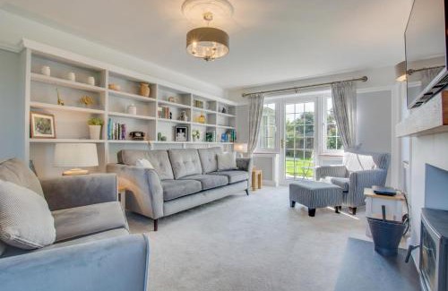 Mundesley House | Family-Friendly Stay at Everton House Awaits You