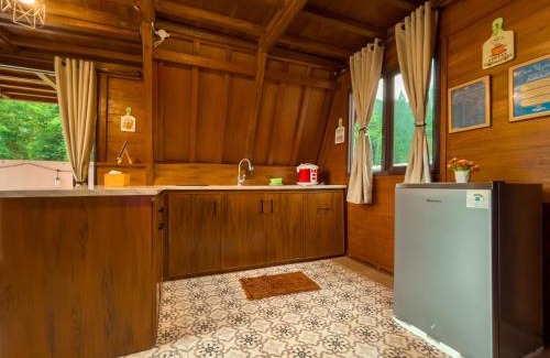 Megamendung Villa | Everwood Luxury Cabin by Nginapsini