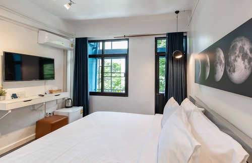 Silom House | Discover Every Surawong: Rated 9.4 with Family-Friendly Amenities