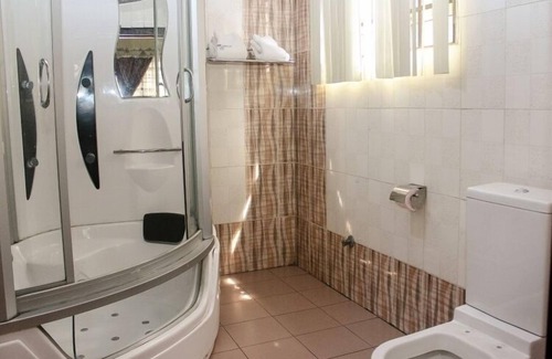 Port Harcourt Hotel | Cozy Everyday Check Inn: Family-Friendly with Breakfast & More